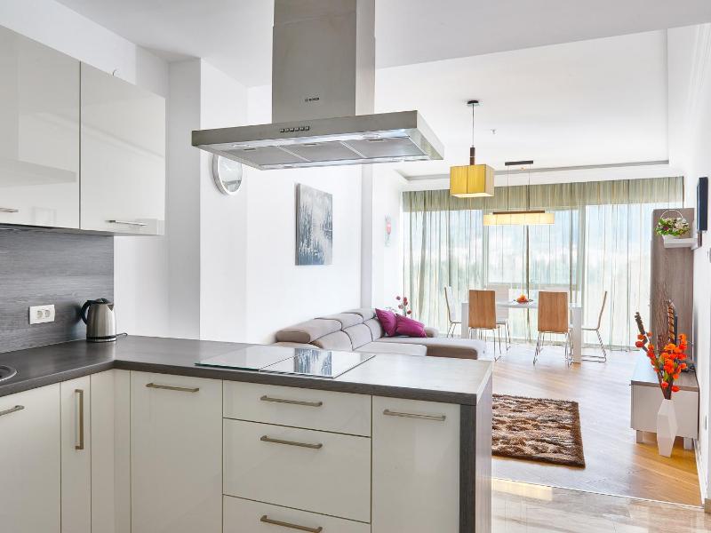 Family Suite with Balcony with City View image 4