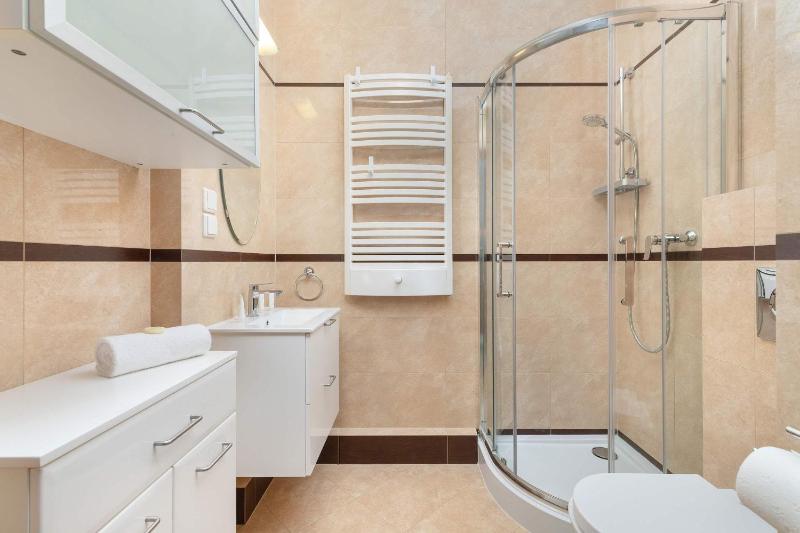 SEA TOWERS Nowoczesne Apartamenty w Gdyni z Pięknym Widokiem i Parkingiem by Noclegi Renters - image 46