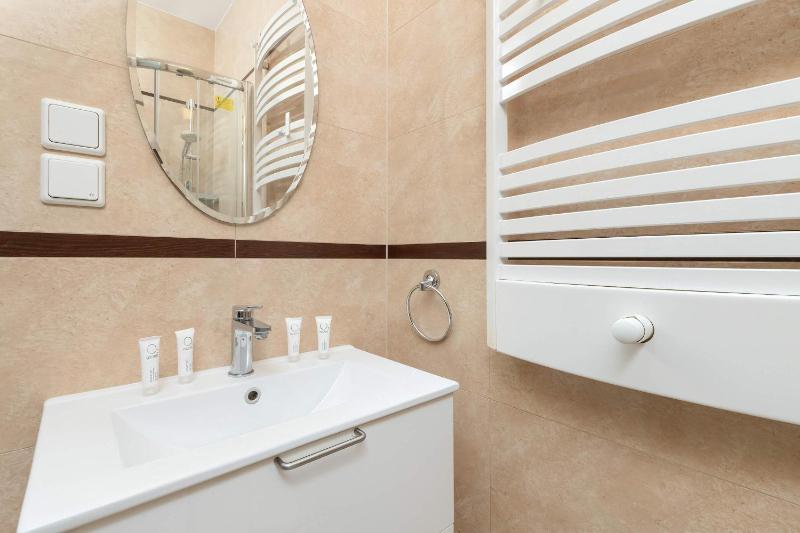 SEA TOWERS Nowoczesne Apartamenty w Gdyni z Pięknym Widokiem i Parkingiem by Noclegi Renters - image 21