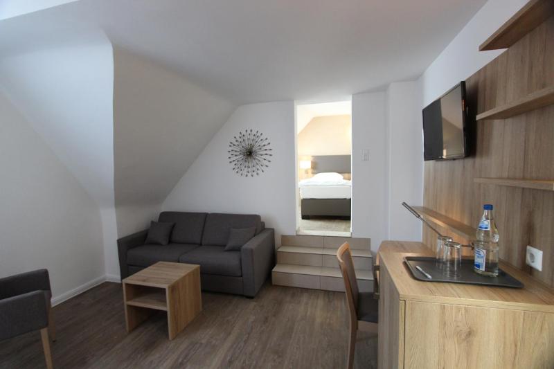 Deluxe Room image 3