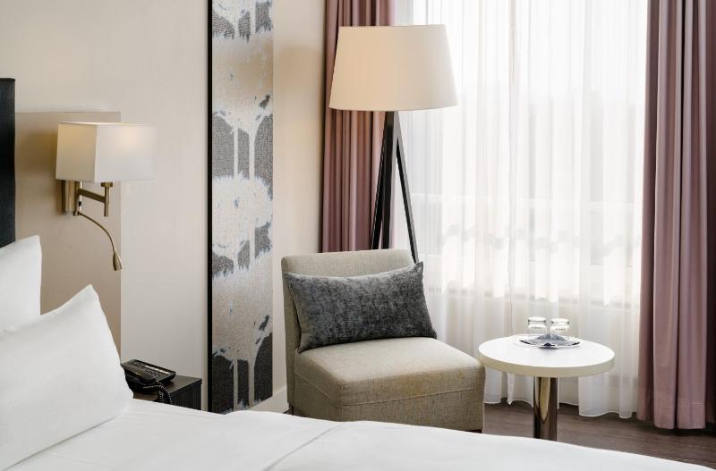 Superior Twin Room image 4