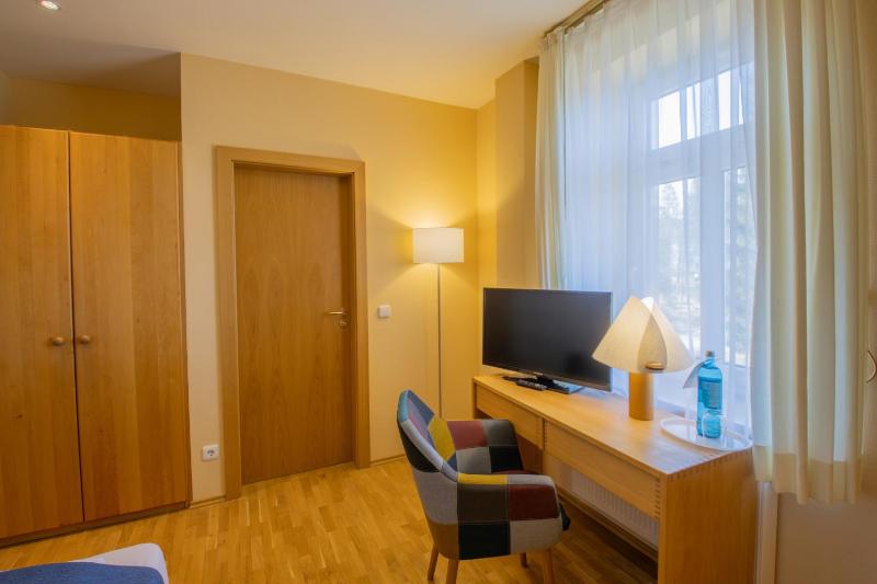 Single Room image 3