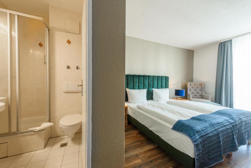 Double Room image 3