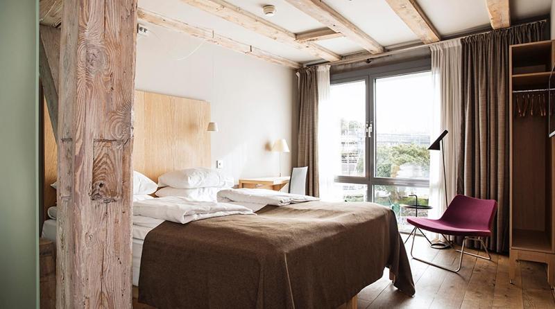 Double Room with Sea View image 3