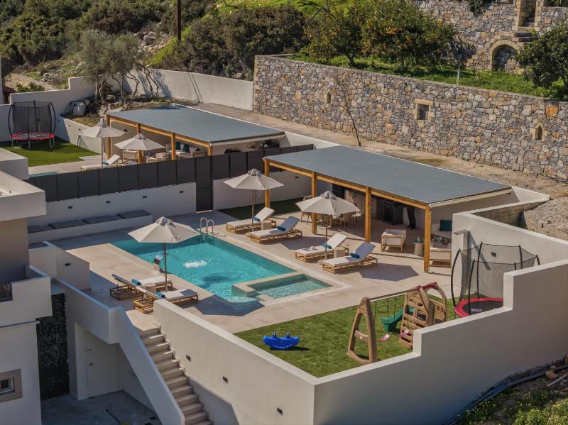 Elysian Villa 2 With Private Pool - image 1