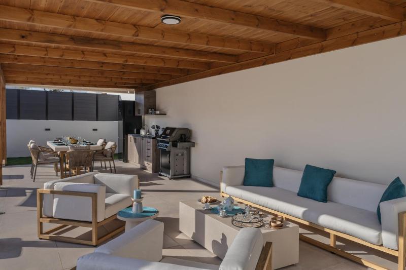 Elysian Villa 2 With Private Pool - image 14