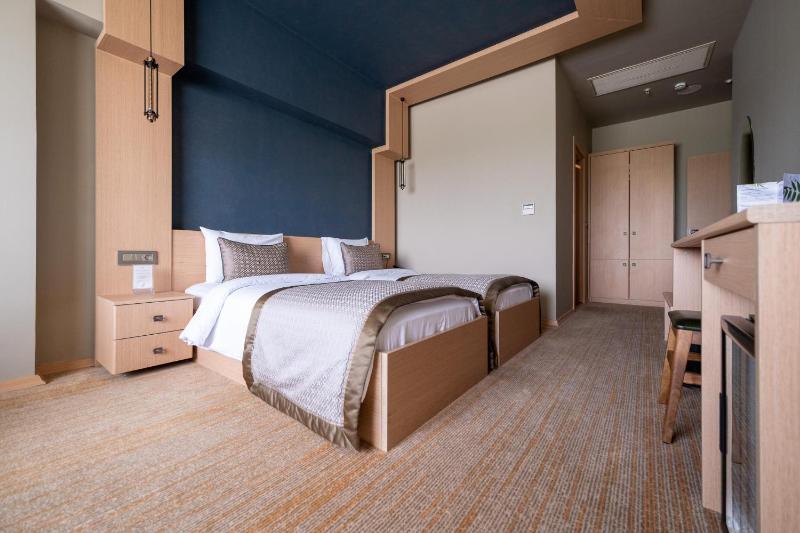 Standard Double Room image 4