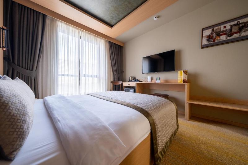 Standard Double Room image 3