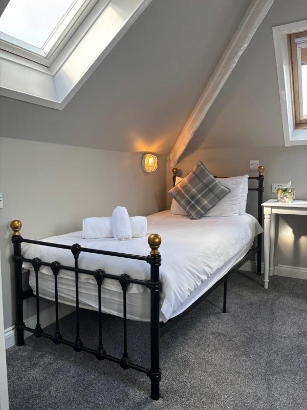 Twin Room Sea View - loft image 3