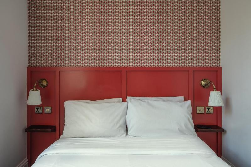 Small Double Room image 3