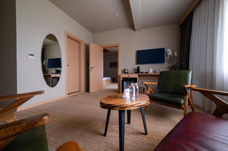 King Room with Balcony image 4