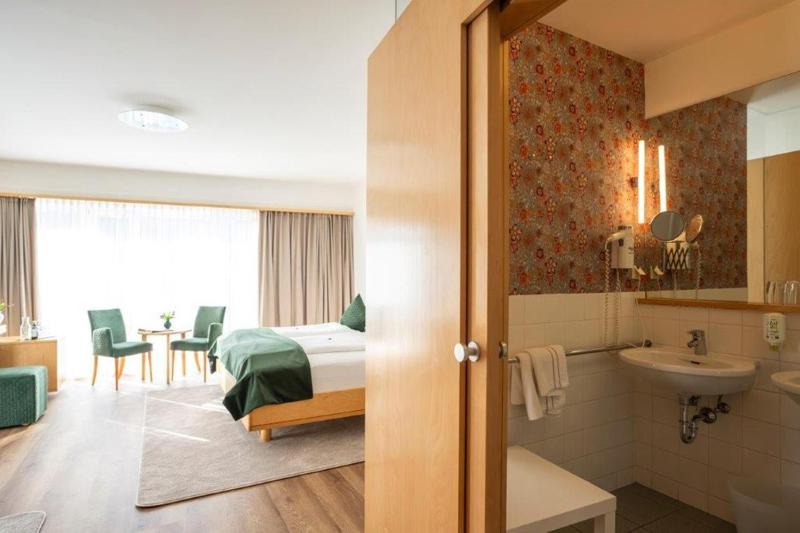 Superior Double Room (Hotel) image 3