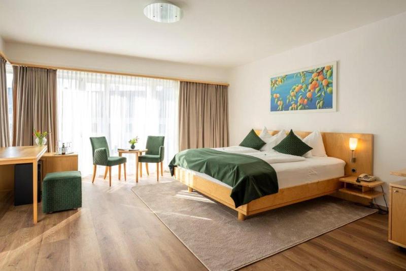 Superior Double Room (Hotel) image 4