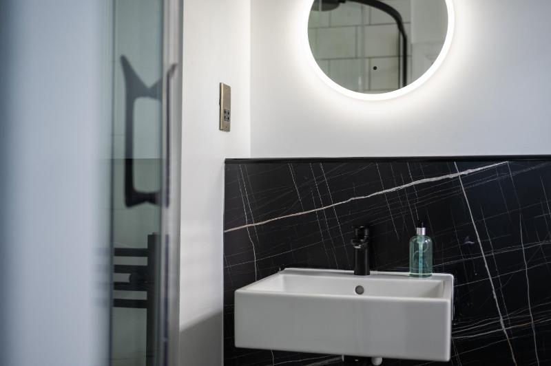 Triple Room with Private Bathroom image 3