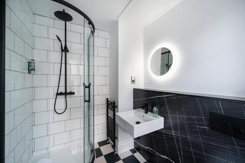 Triple Room with Private Bathroom image 2