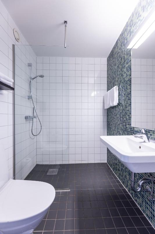 Standard Single Room image 3