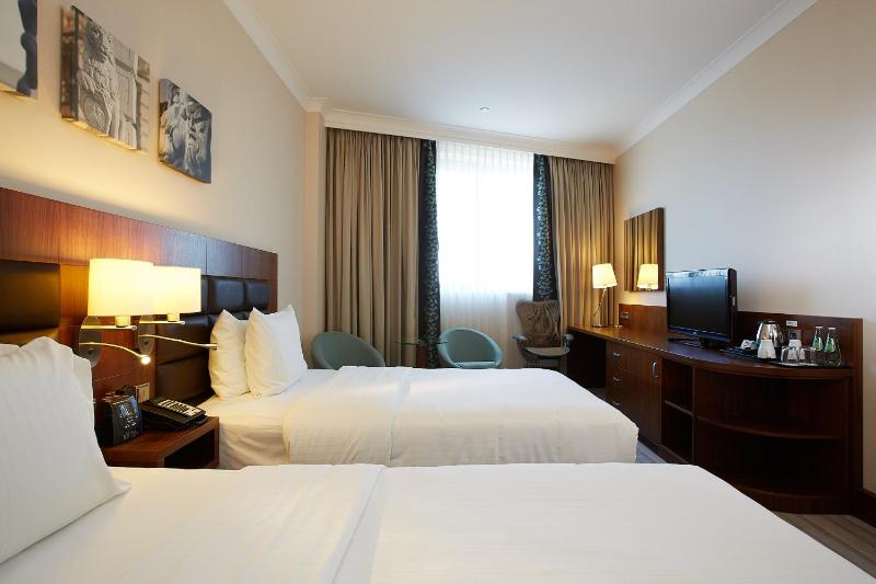 Twin Room image 4