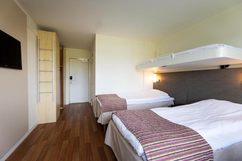 Standard Triple Room image 4