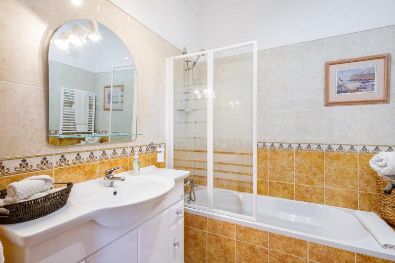 Colina Verde G - Charming 1-Bedroom Townhouse - image 12