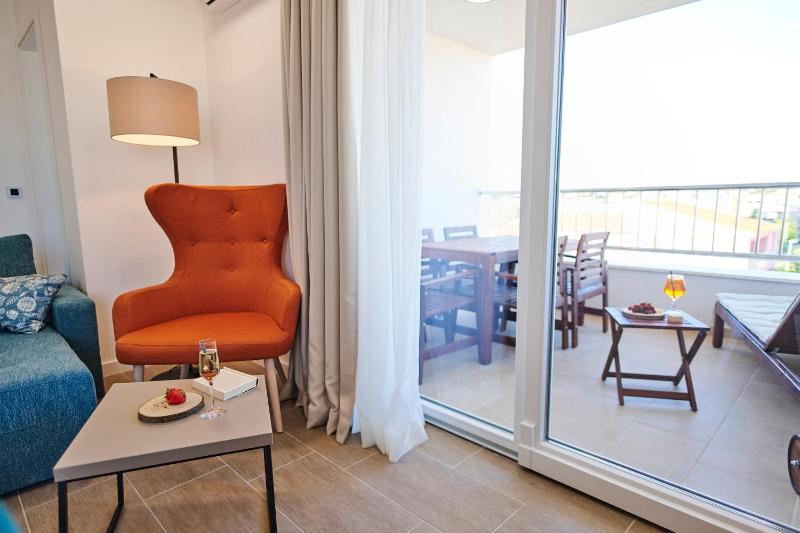 Two-Bedroom Apartment with Balcony and Sea View image 4