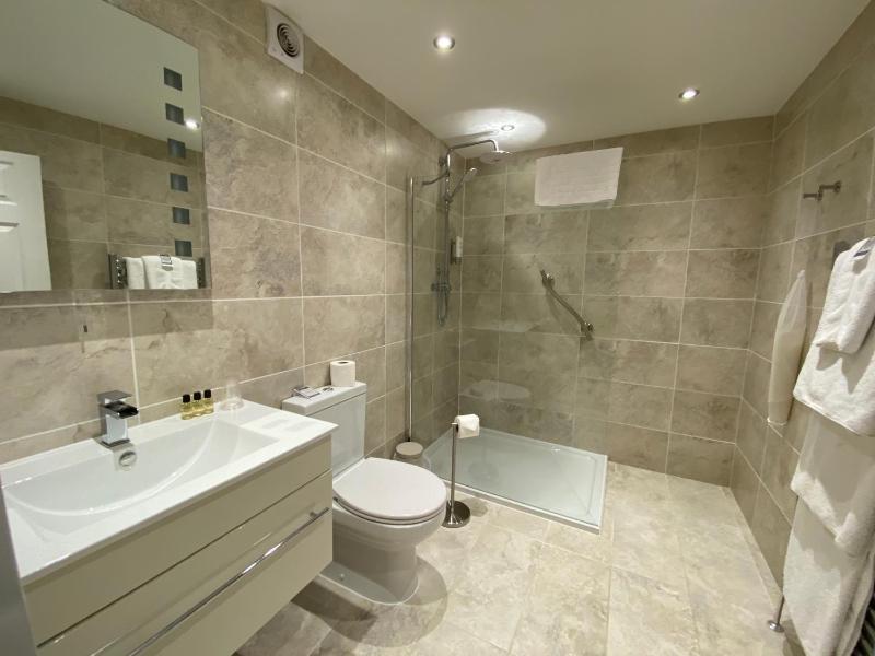Twin Room image 2