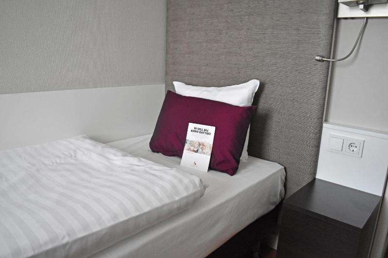 Standard Single Room image 2