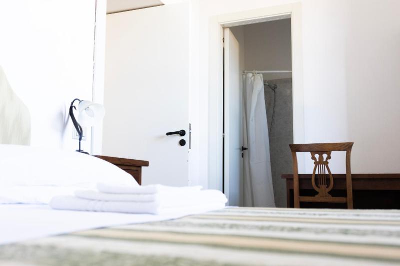 Single Room image 4
