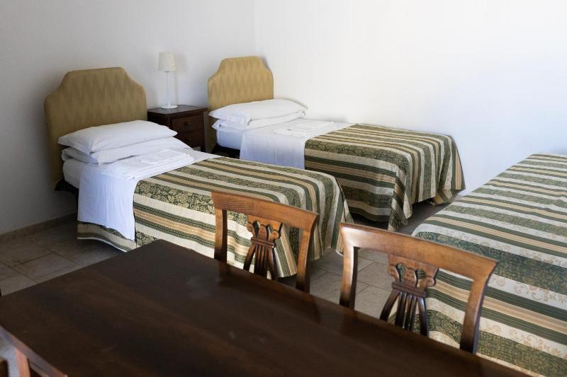 Quadruple Room image 4