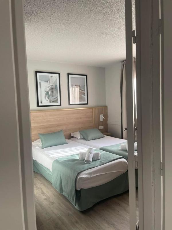 Two Connecting Double Rooms (4 Adults) image 3