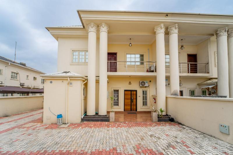 Heritage Suite by LSP HOMES 3 Bedrooms Lekki Phase 1 - image 16