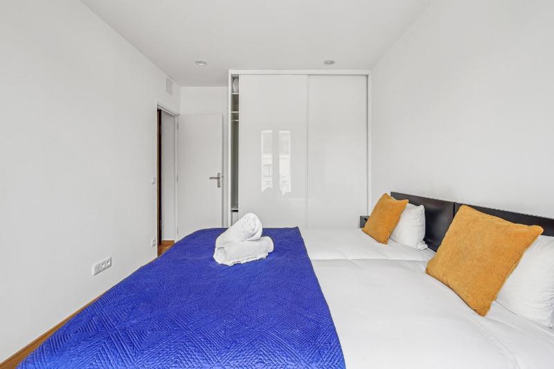 Deluxe One-Bedroom Apartment image 1