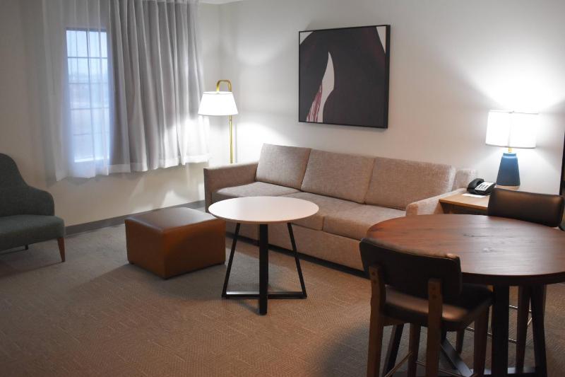 One-Bedroom Queen Suite image 4