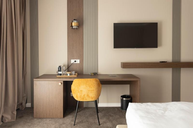 Standard King Room image 1