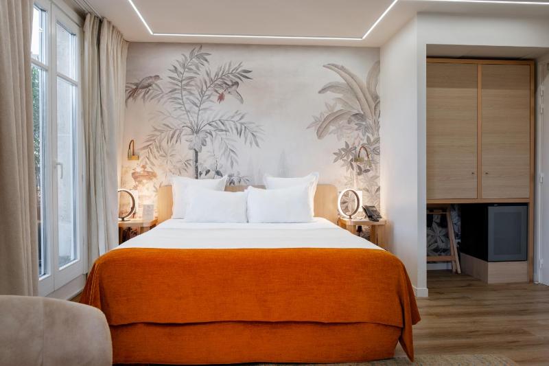 Signature Terrace Room image 4