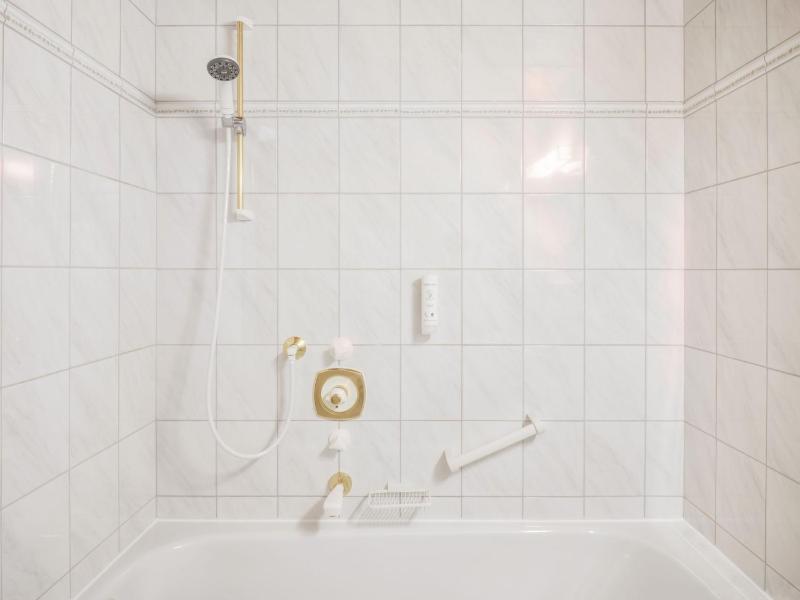 Classic Double Room with Balcony image 2