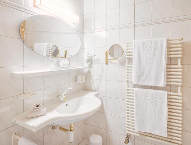 Classic Double Room with Balcony image 4