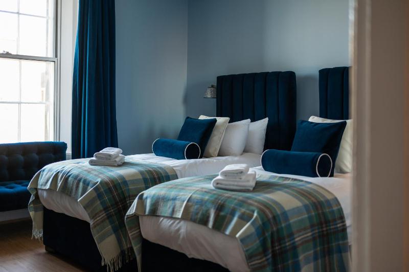 Standard Twin Room image 1