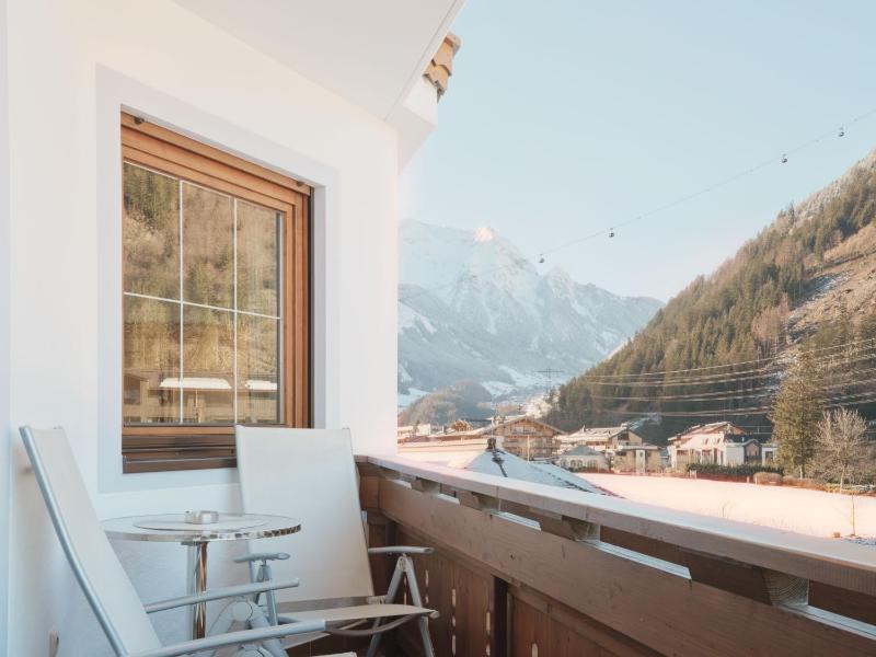 Superior Double Room with Balcony image 2