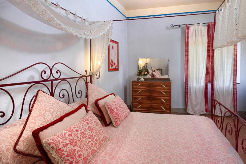 Double Room image 3
