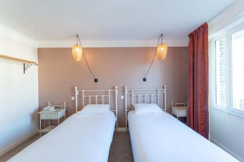Standard Twin Room image 2