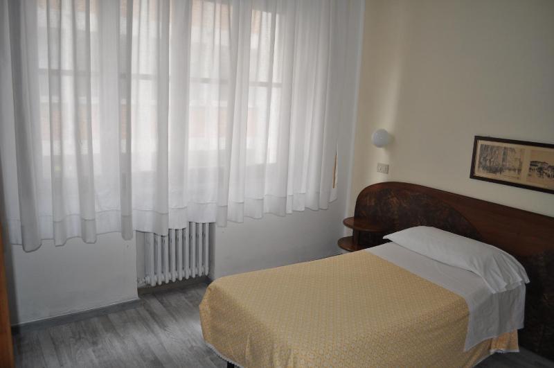 Double or Twin Room image 3
