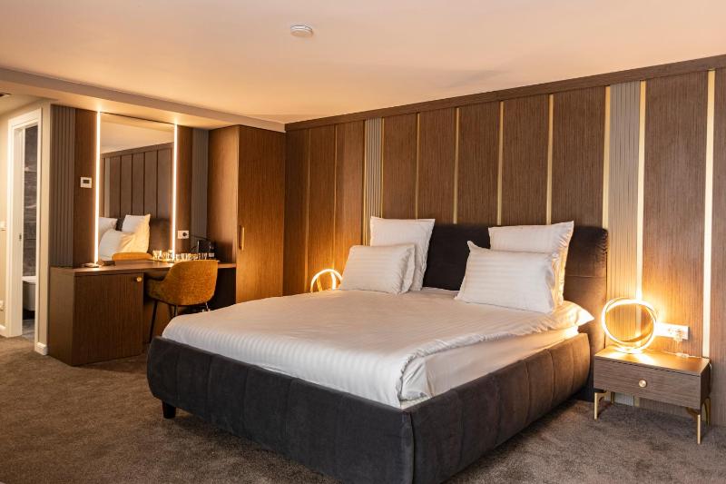 Superior King Room image 1