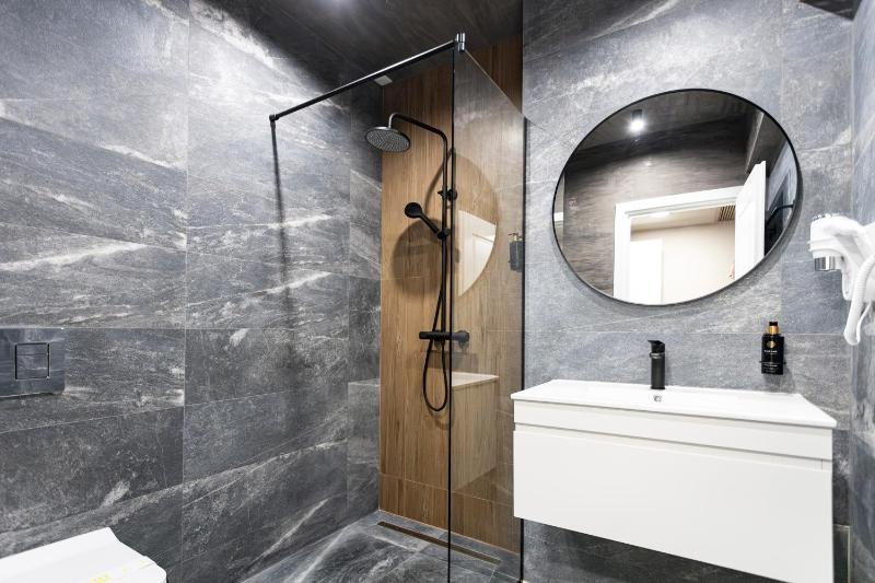 Superior King Room image 2