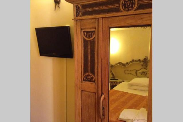 Single Room with Private Bathroom image 4