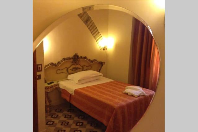 Single Room with Private Bathroom image 3