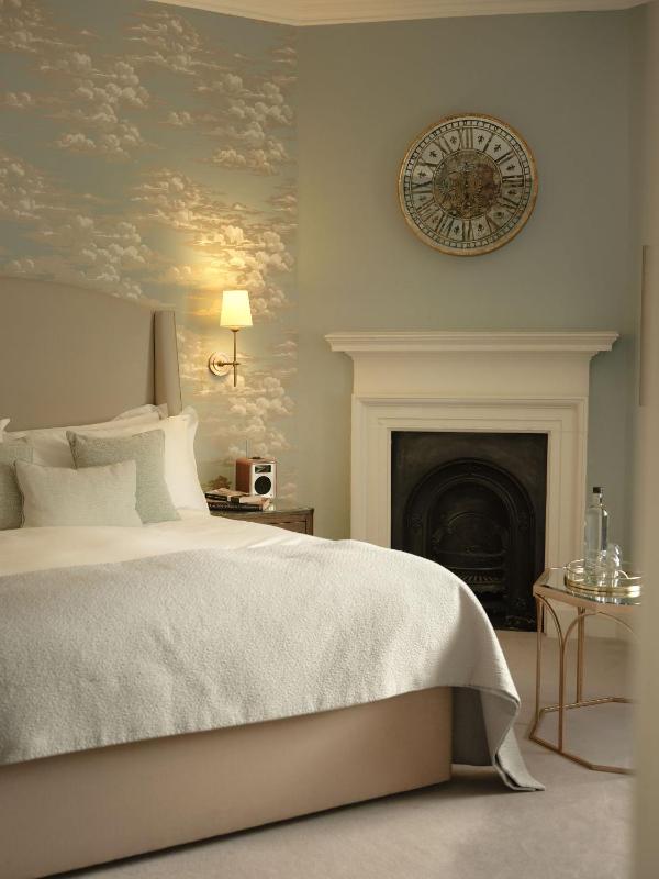 Deluxe Double Room image 3