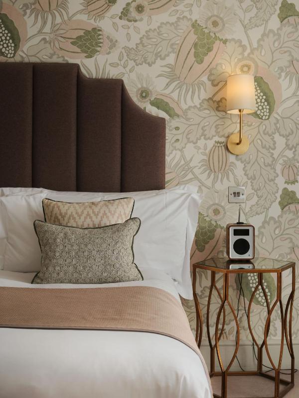 Classic Double Room image 2