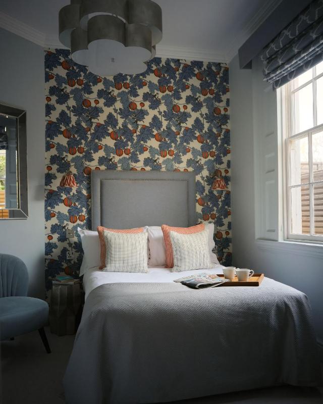 Small Double Room image 1