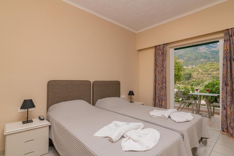 Standard Double Room with Garden View image 1