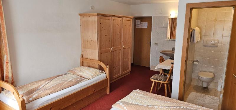 Triple Room with Balcony image 3